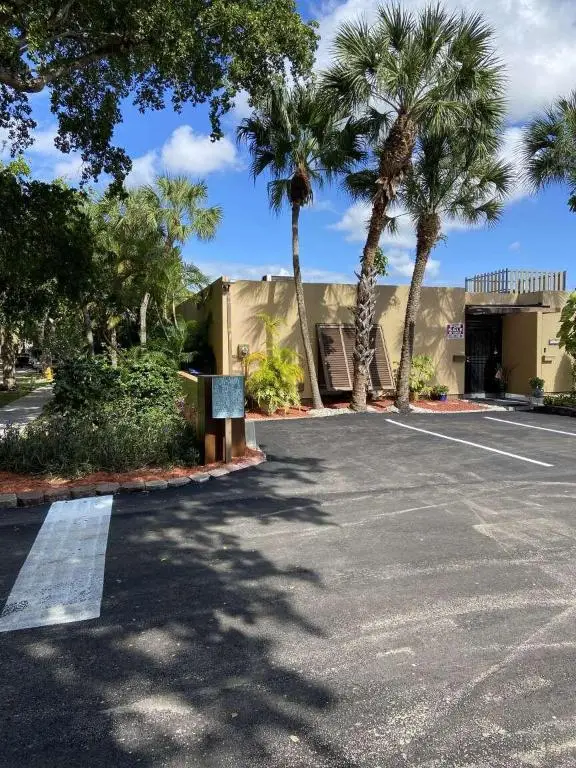 16023 Kingsmoor Way, Miami Lakes, FL 33014 - Image #2