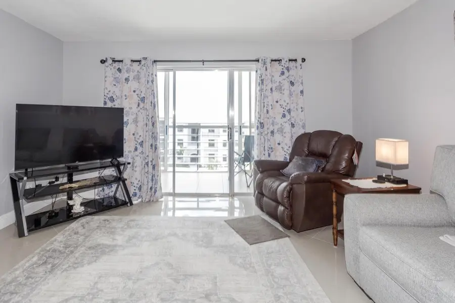 711 Lori 408 Drive #408, Palm Springs, FL 33461 - Image #2