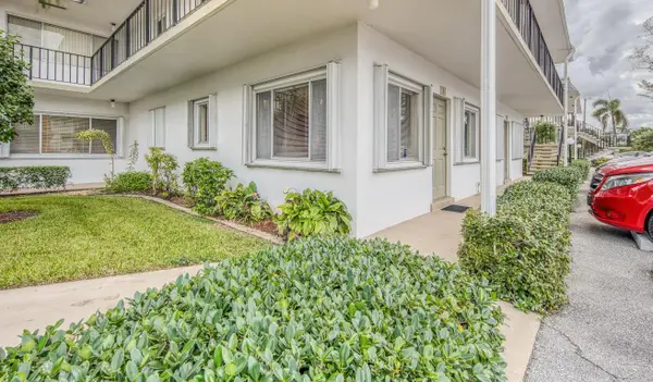3040 Lake Osborne Drive #106, Lake Worth Beach, FL 33461