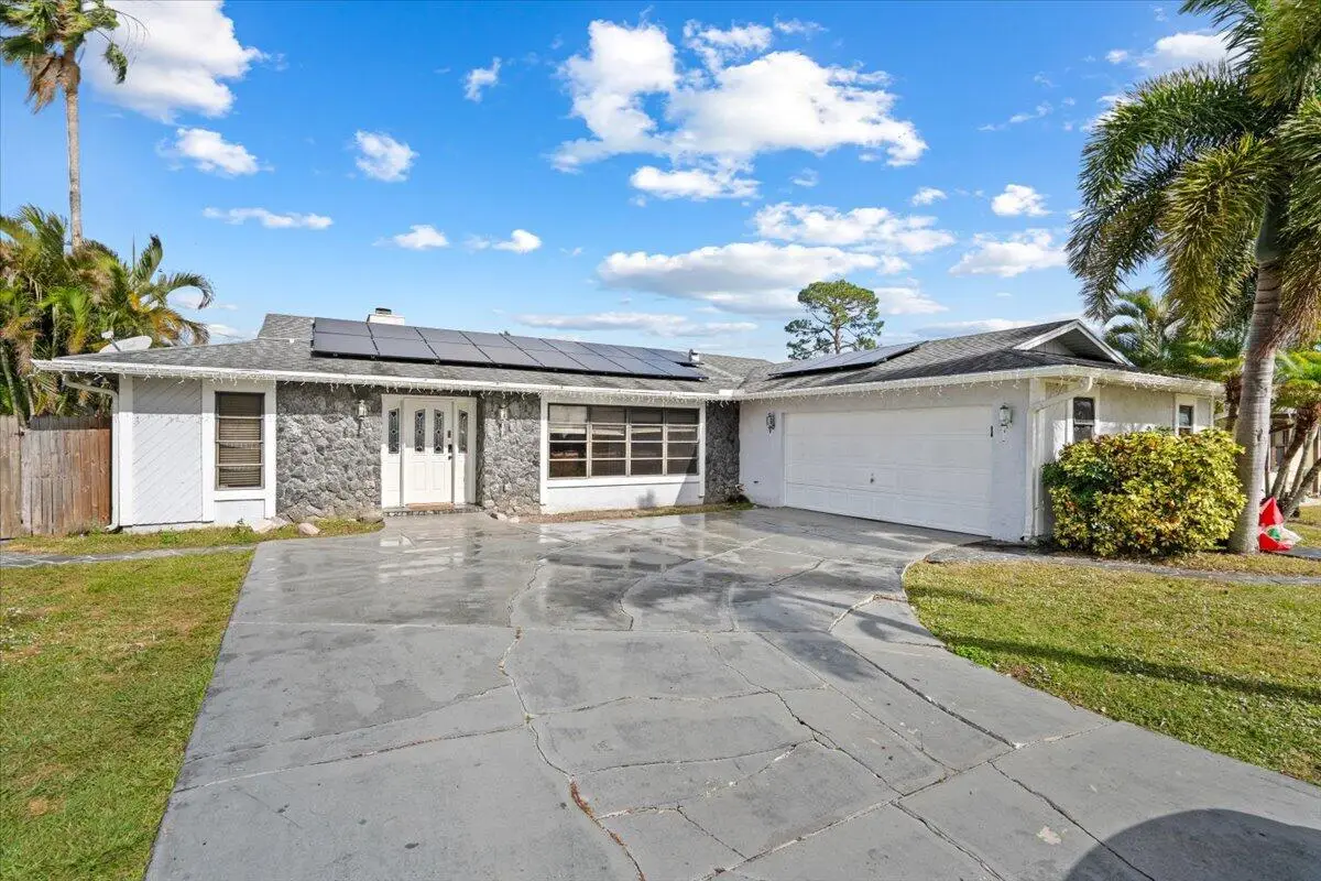 365 NE Gulfstream Ave, Port Saint Lucie, FL 34983 - Image #1