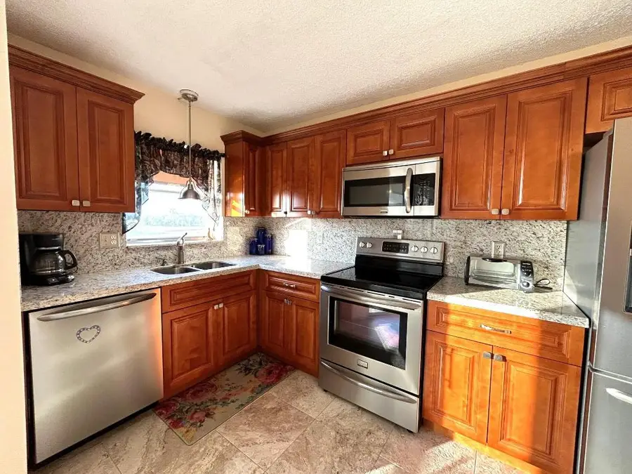 3951 Via Poinciana #412, Lake Worth, FL 33467 - Image #2