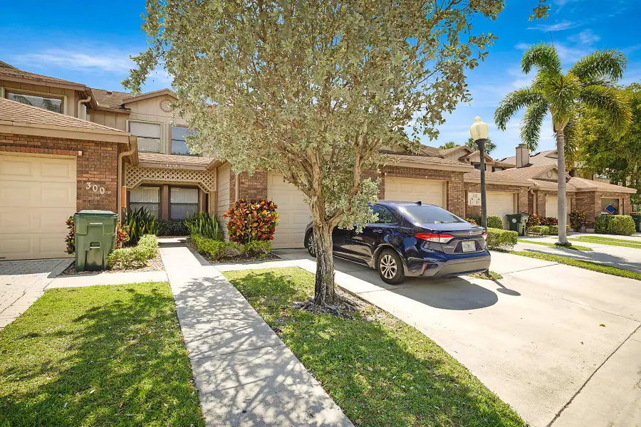 300 Crosswinds Drive #D1, Greenacres, FL 33413 - Image #2
