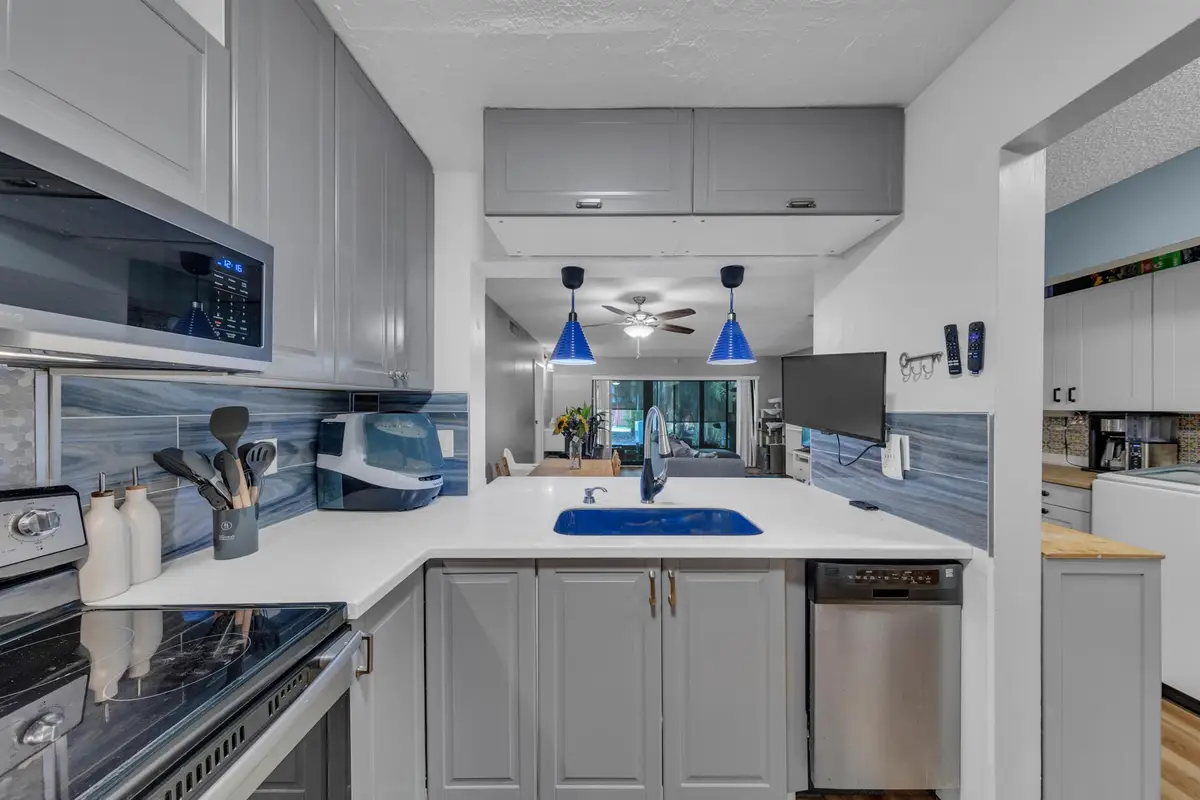 301 N Pine Island Road #101, Plantation, FL 33324 - Image #1