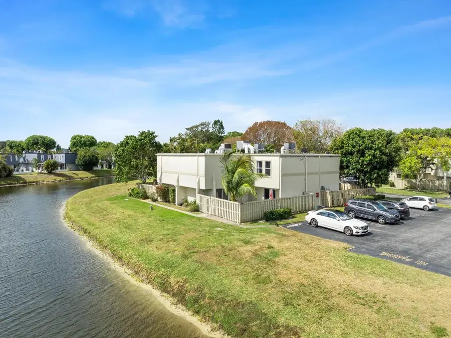 12128 Regal Court E, Wellington, FL 33414 - Image #2