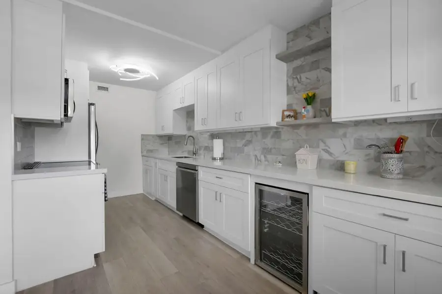 1084 Guildford E, Boca Raton, FL 33434 - Image #2