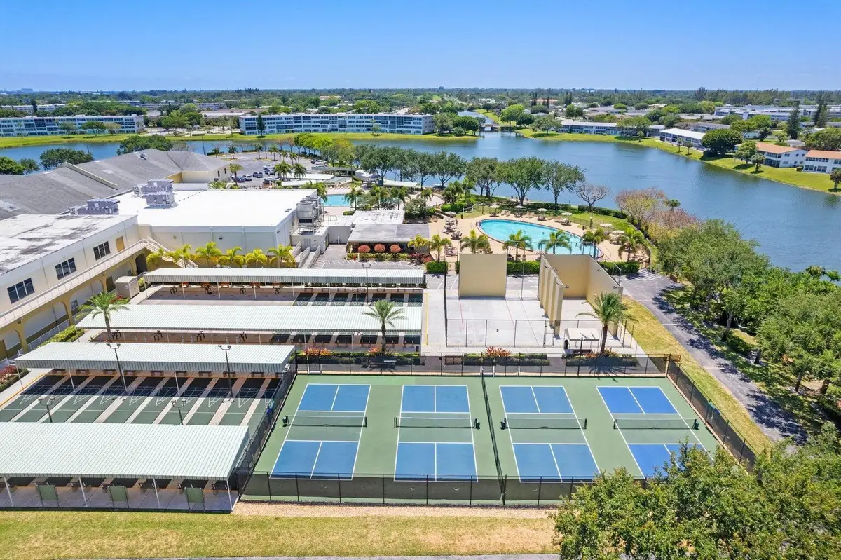 118 Sheffield E, West Palm Beach, FL 33417 - Image #1