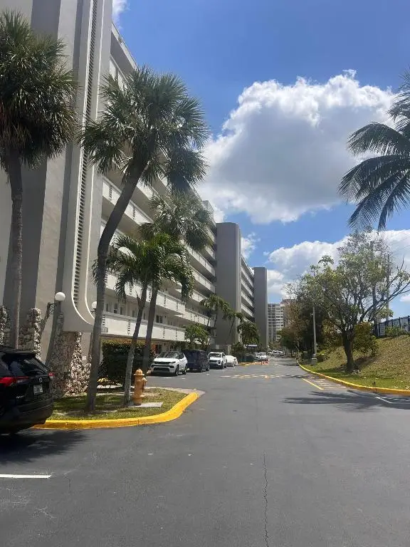 1175 NE Miami Gardens Drive #301, Miami, FL 33179 - Image #2