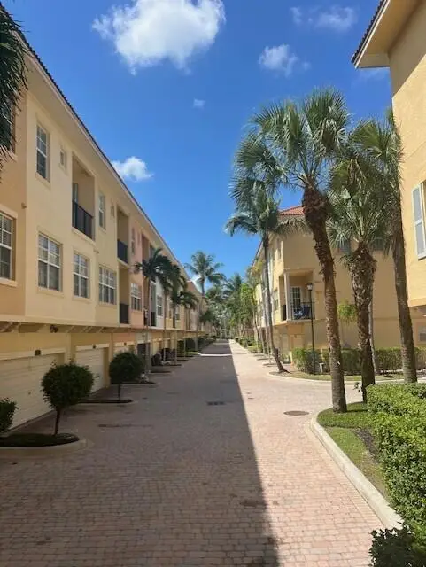 11750 Valencia Gardens Avenue, Palm Beach Gardens, FL 33410 - #3