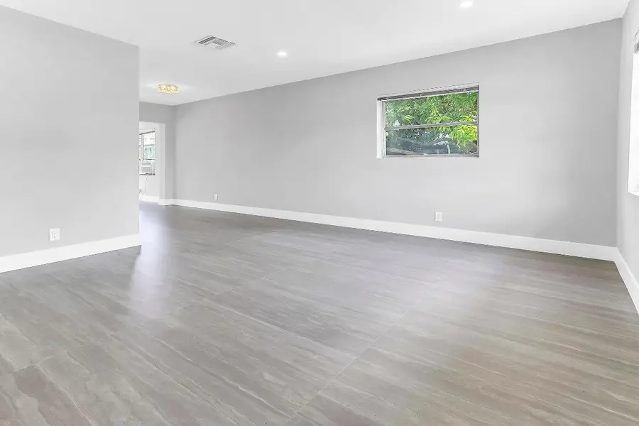 7609 NW 70 Avenue, Tamarac, FL 33321 - Image #2