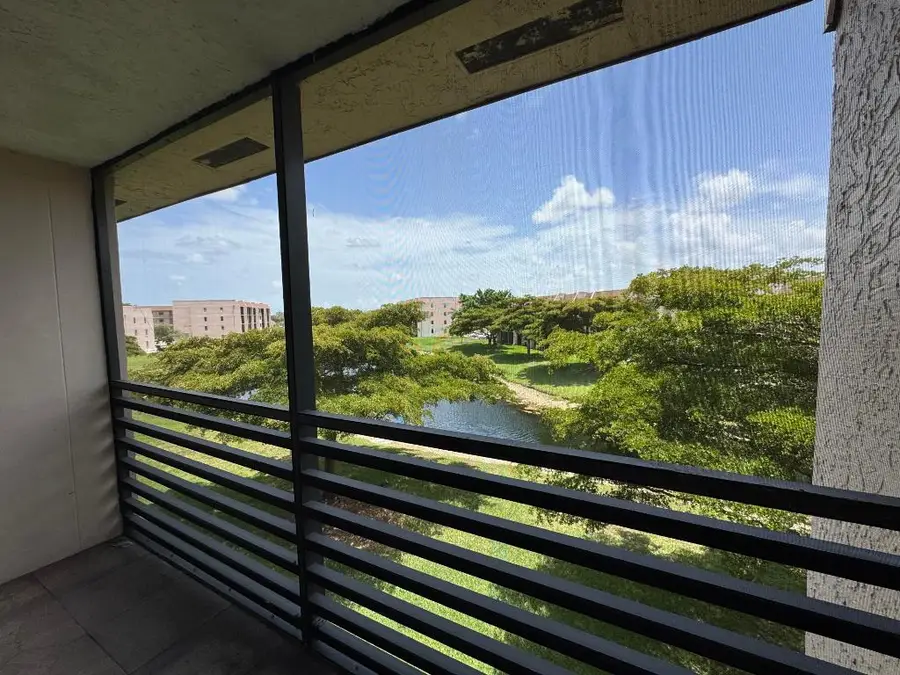 10304 Sunrise Lakes Blvd #312, Sunrise, FL 33322 - Image #2