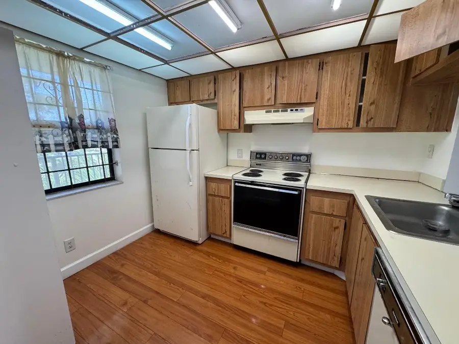 10304 Sunrise Lakes Blvd #312, Sunrise, FL 33322 - Image #3