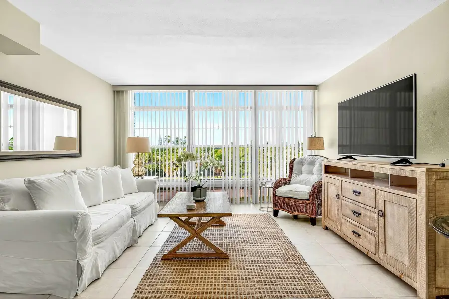 2333 Indian River Boulevard #404, Vero Beach, FL 32960 - Image #2