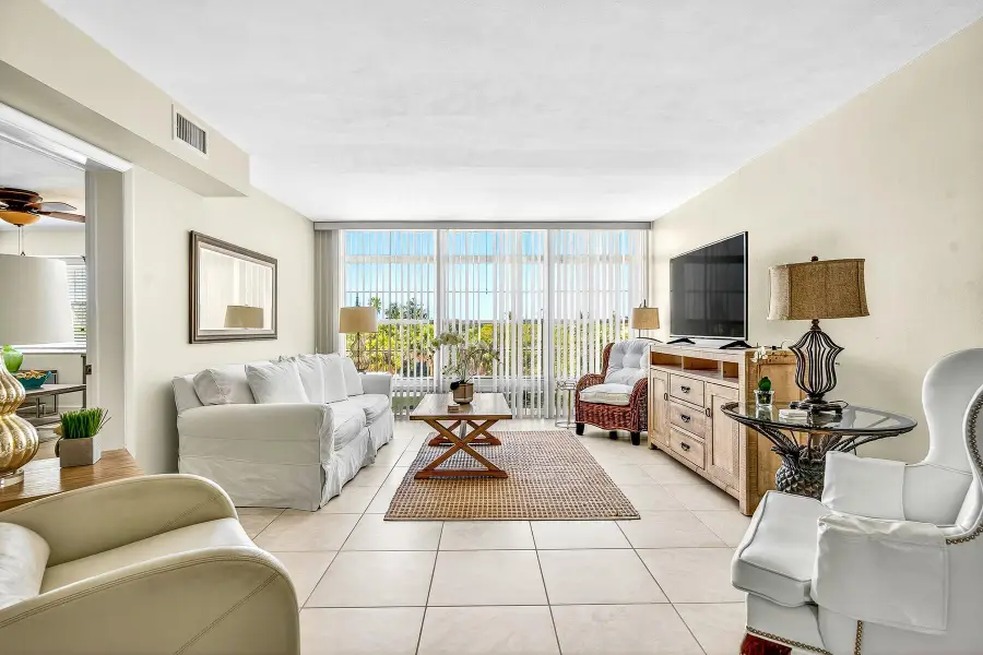 2333 Indian River Boulevard #404, Vero Beach, FL 32960 - Image #3