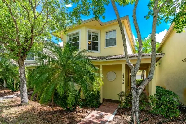 2558 SE Pineland Drive, Port St Lucie, FL 34952