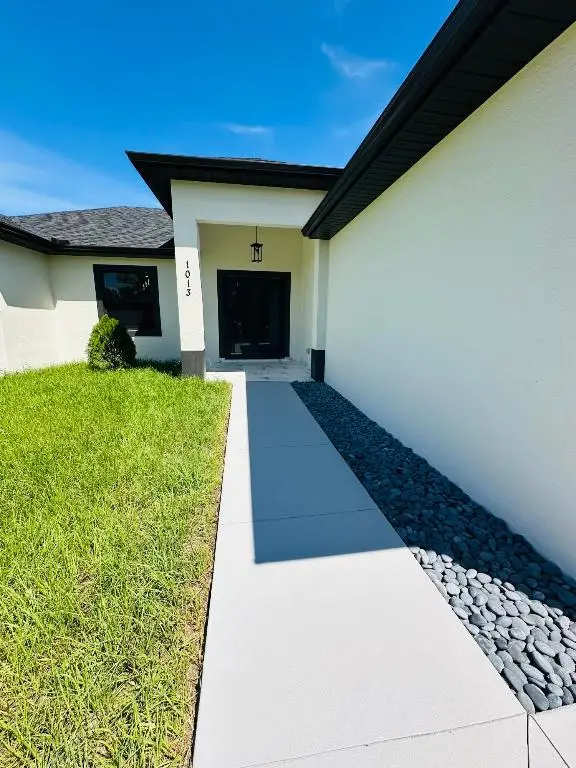1013 Barcelona Street E, Lehigh Acres, FL 33974 - Image #3