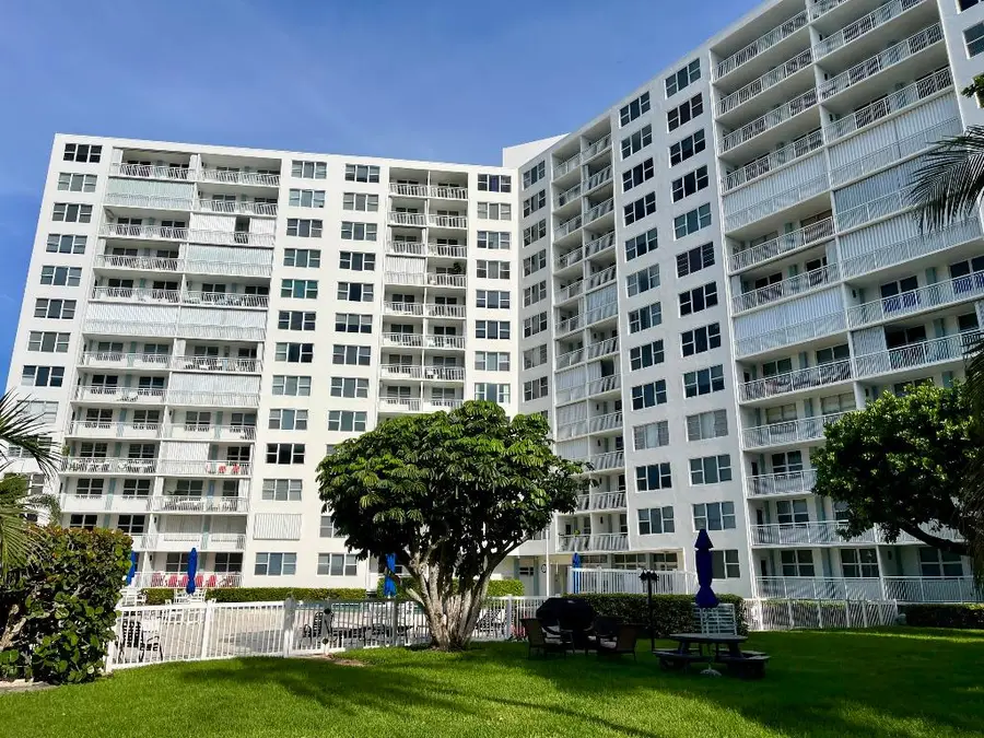 201 N Ocean Boulevard #302, Pompano Beach, FL 33062 - Image #3