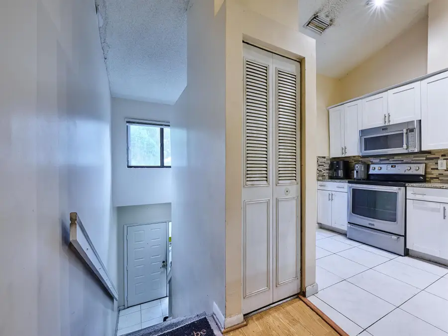 305 Harbour Pointe Way, Greenacres, FL 33413 - Image #3