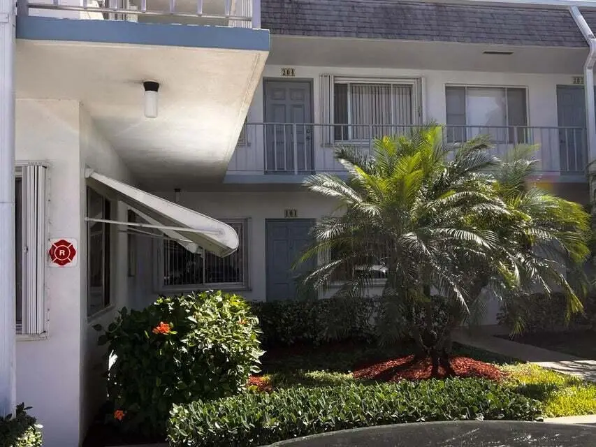 2880 Lake Osborne Drive #104, Lake Worth Beach, FL 33461 - Image #2