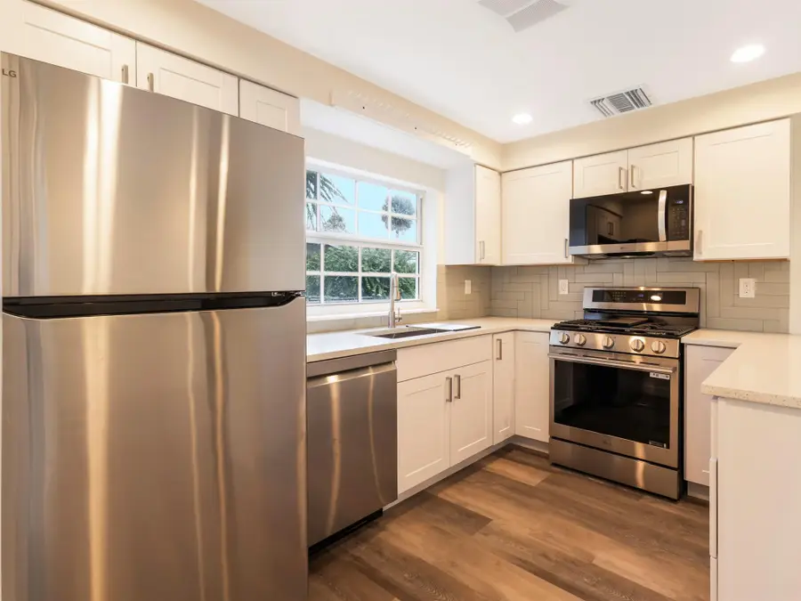 359 Garden Boulevard, Palm Beach Gardens, FL 33410 - Image #2