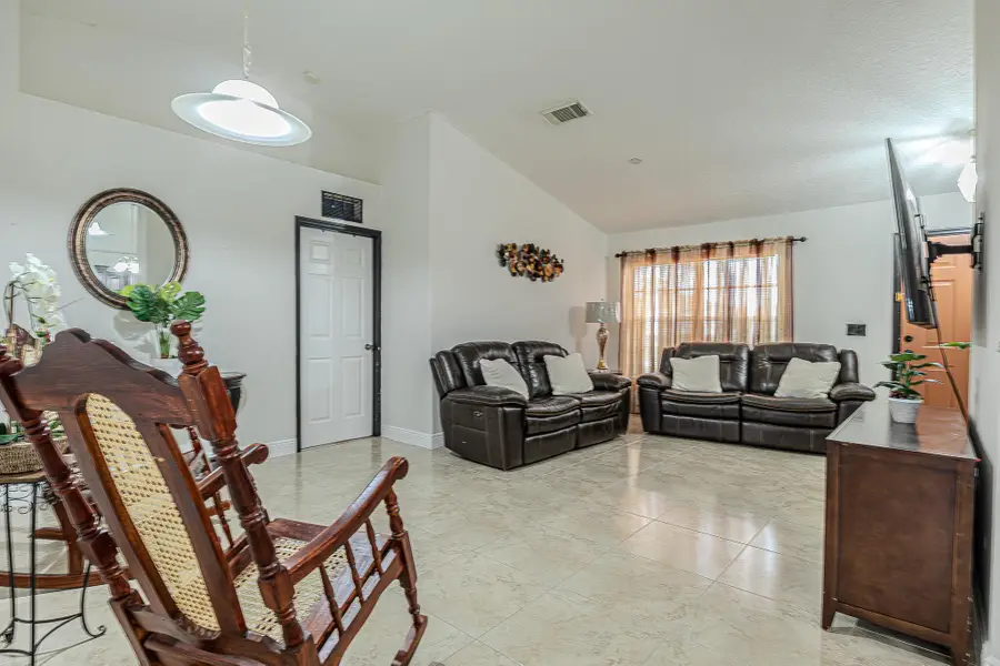 1265 SW Albenga Avenue, Port Saint Lucie, FL 34953 - Image #3