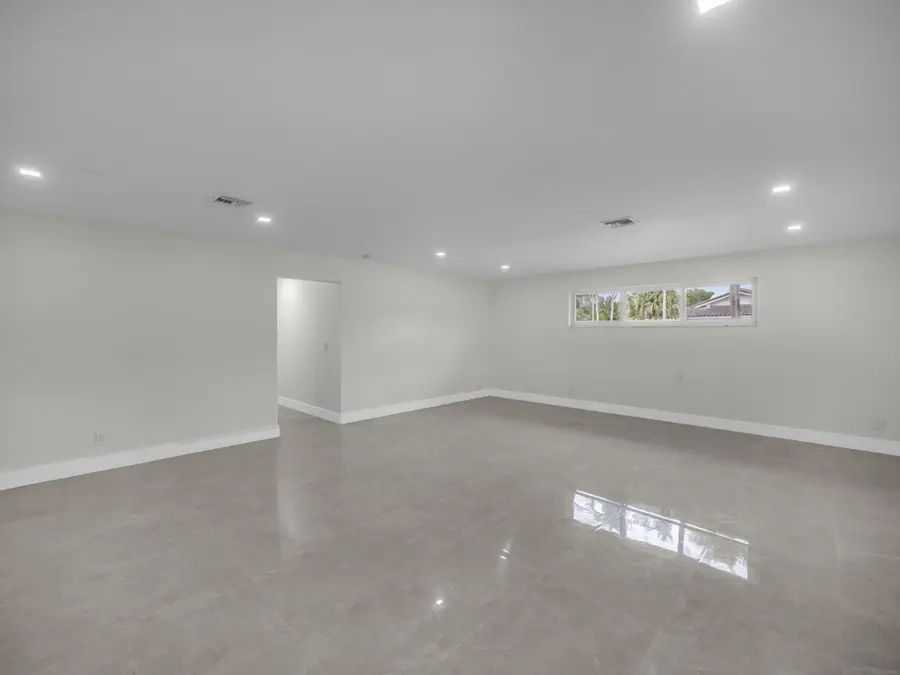 21020 Highland Lakes Boulevard, Miami, FL 33179 - Image #3