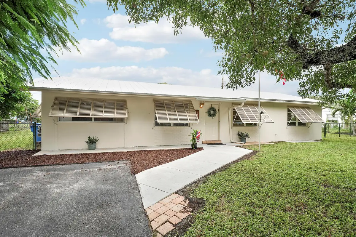 1082 Pineway Drive, Haverhill, FL 33417 - Image #1