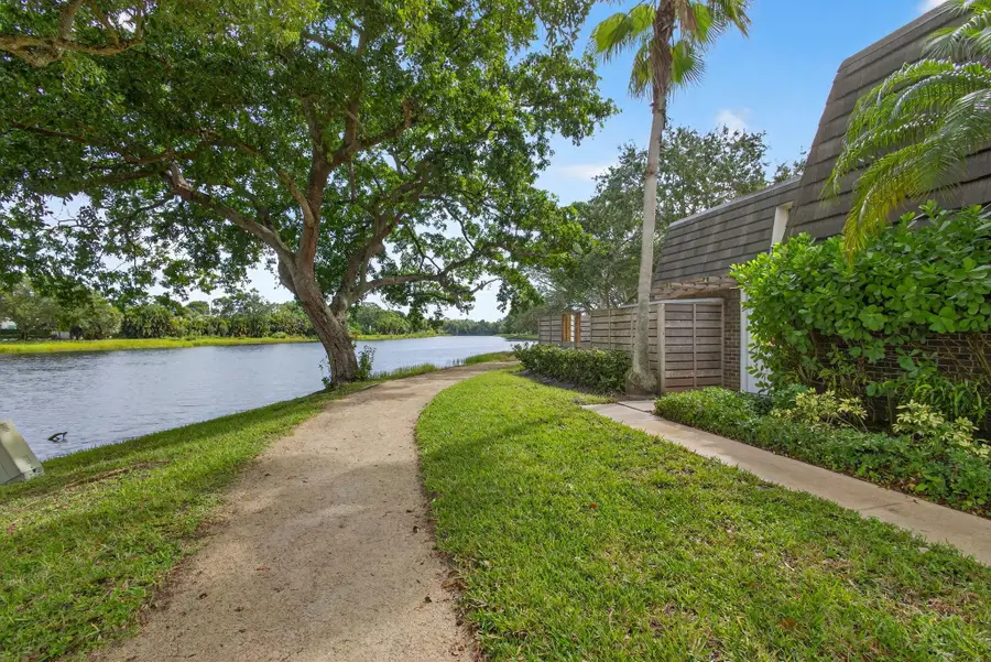 411 4th Terrace, Palm Beach Gardens, FL 33418 - Image #3
