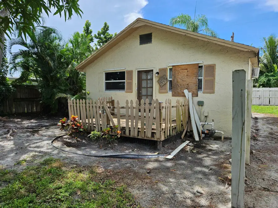 409 Perry Avenue, Greenacres, FL 33463 - Image #2