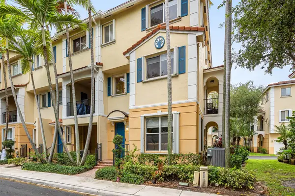 2897 S Greenleaf Circle, Boynton Beach, FL 33426