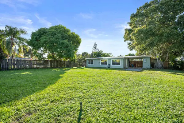 1875 45th Avenue, Vero Beach, FL 32966