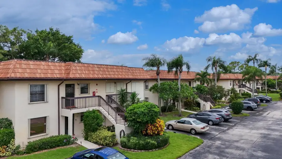 7118 Golf Colony Court #105, Lake Worth, FL 33467 - Image #2