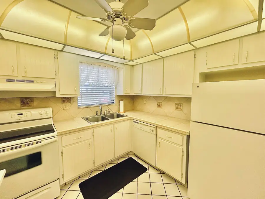 2787 Dudley Drive W #G, West Palm Beach, FL 33415 - Image #2