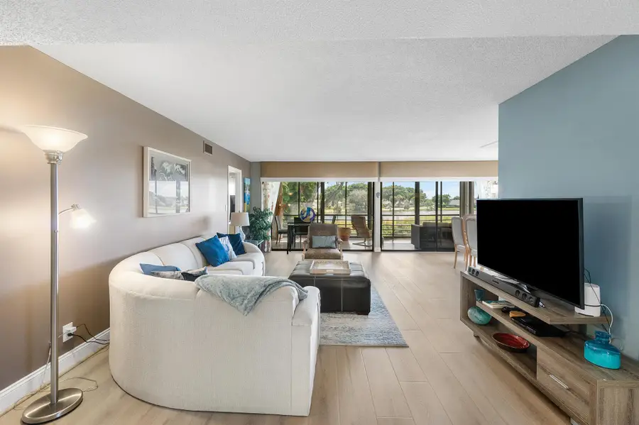 5533 Fairway Park Drive #204, Boynton Beach, FL 33437 - Image #3