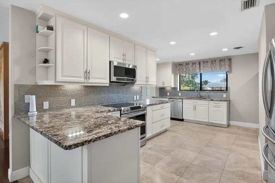 1732 SE Avenue J, Belle Glade, FL 33430 - Image #2