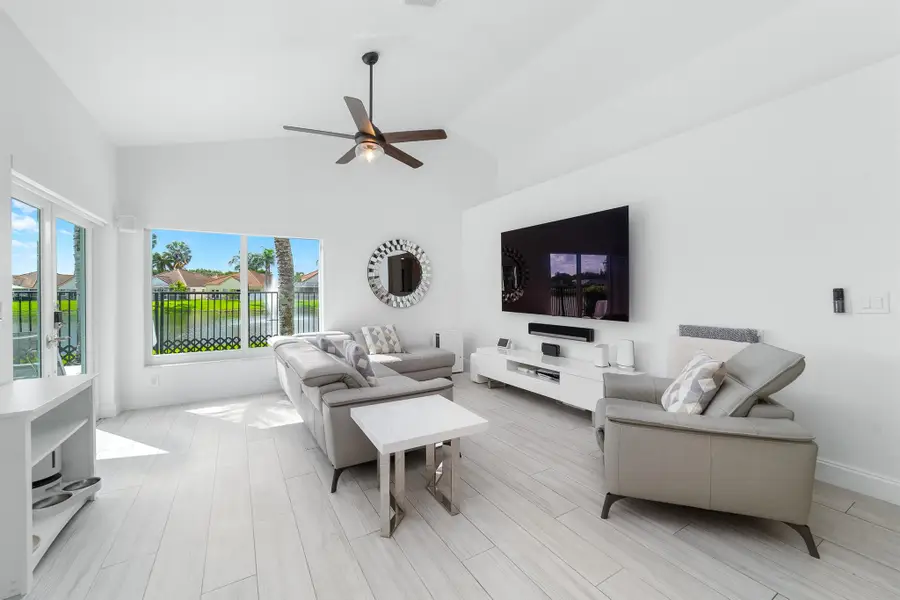 8950 Lake Park Circle N, Davie, FL 33328 - Image #3