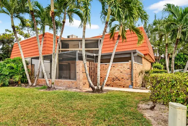 4572 Suburban Pines Drive, Lake Worth, FL 33463