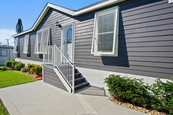 8328 SE Swan Avenue, Hobe Sound, FL 33455