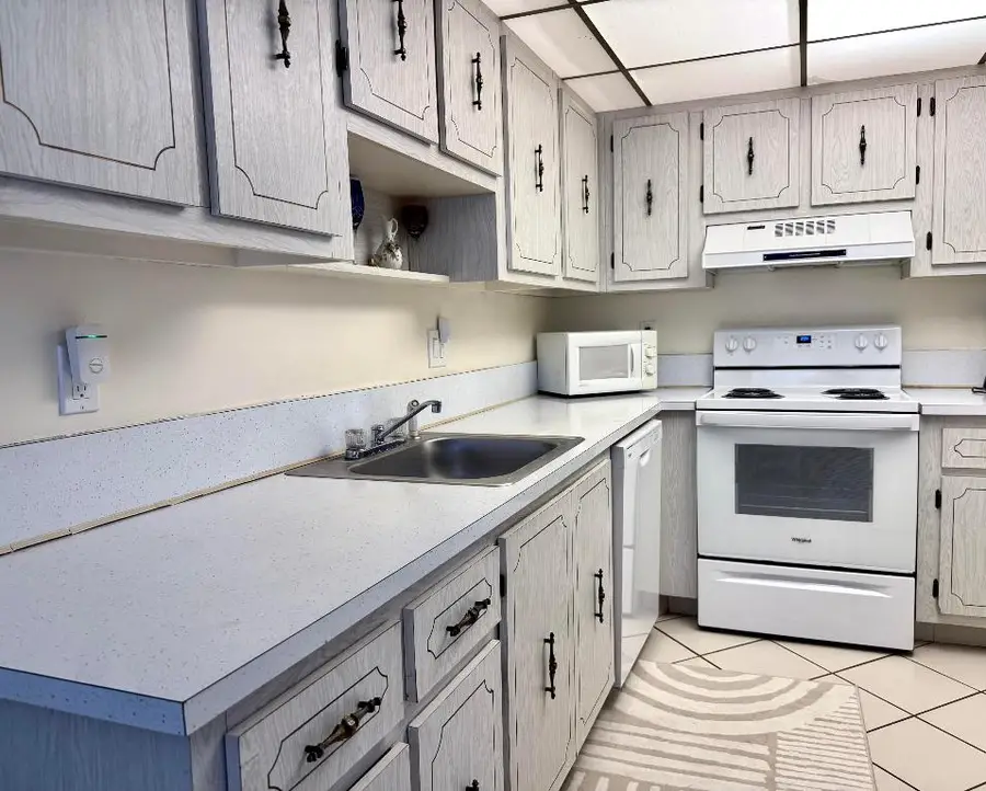 1360 NW 19th Terrace #102, Delray Beach, FL 33445 - Image #3