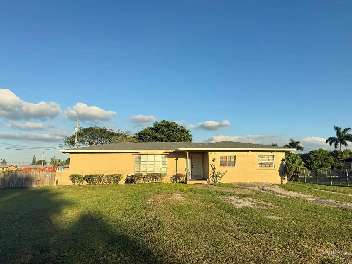 1009 NE 18th Street, Belle Glade, FL 33430 - Image #1