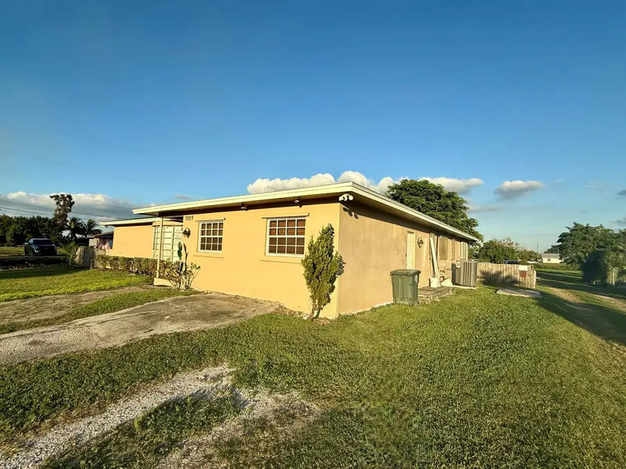 1009 NE 18th Street, Belle Glade, FL 33430 - Image #2