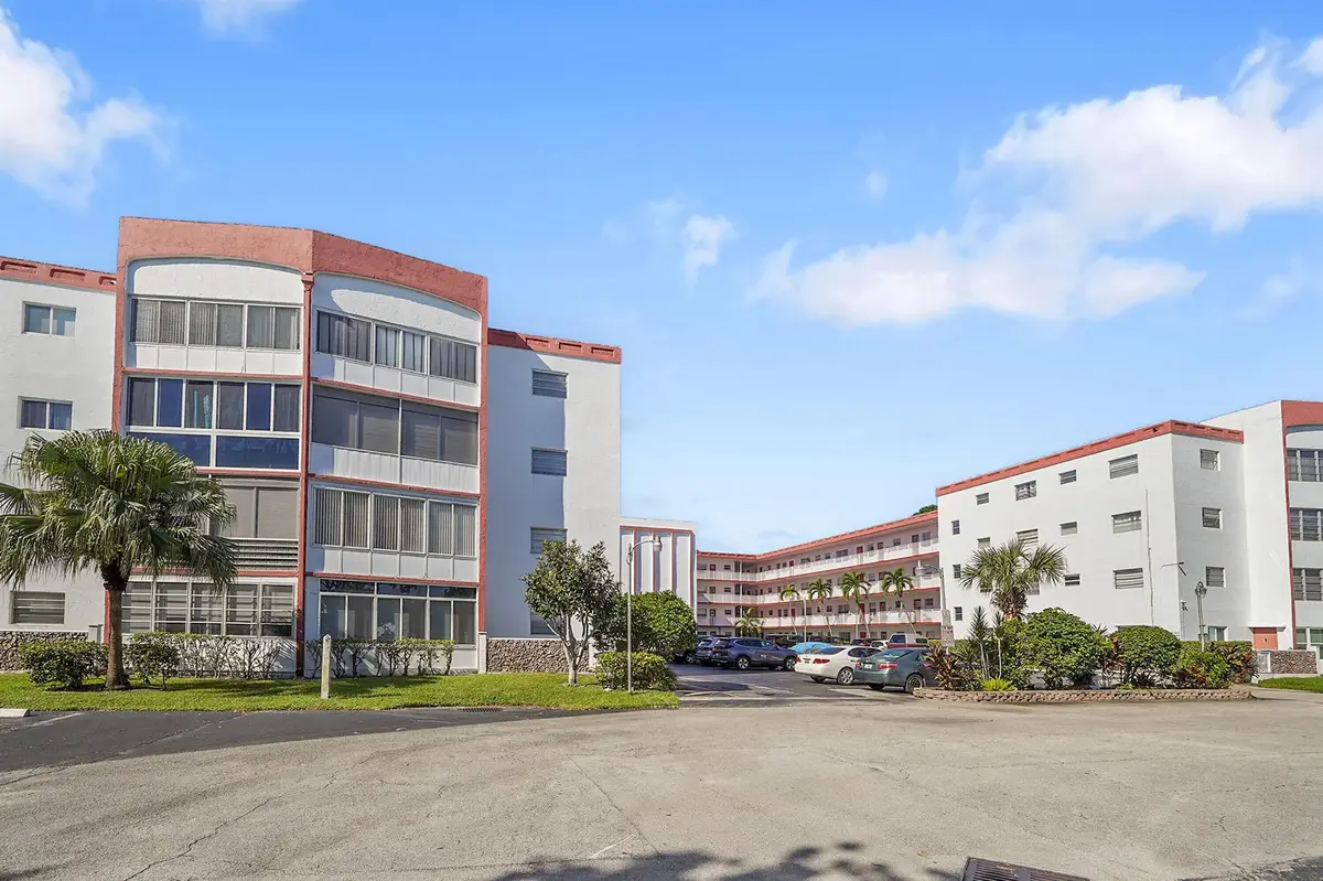 4000 NW 44th Avenue #301, Lauderdale Lakes, FL 33319 - Image #1