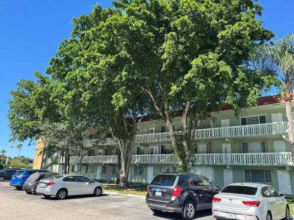 3000 Springdale Boulevard #V303, Palm Springs, FL 33461