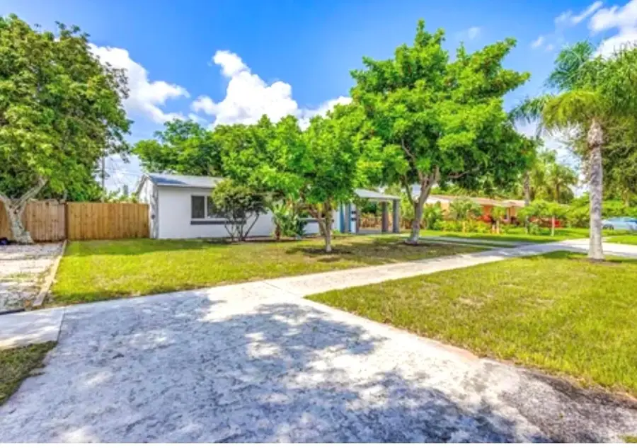 512 Bayberry Drive, Lake Park, FL 33403 - Image #3