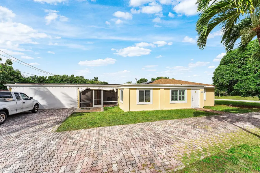 305 SW 3rd Street, Boynton Beach, FL 33435 - Image #3