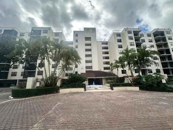 105 Lake Emerald Drive #810, Oakland Park, FL 33309