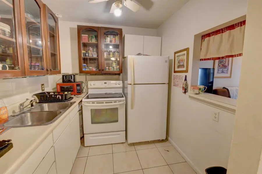 383 Markham R, Deerfield Beach, FL 33442 - Image #3