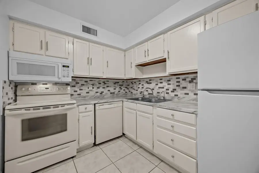 9905 Pineapple Tree Drive #210, Boynton Beach, FL 33436 - Image #2