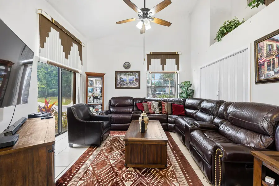 10933 Stafford Circle S, Boynton Beach, FL 33436 - Image #3