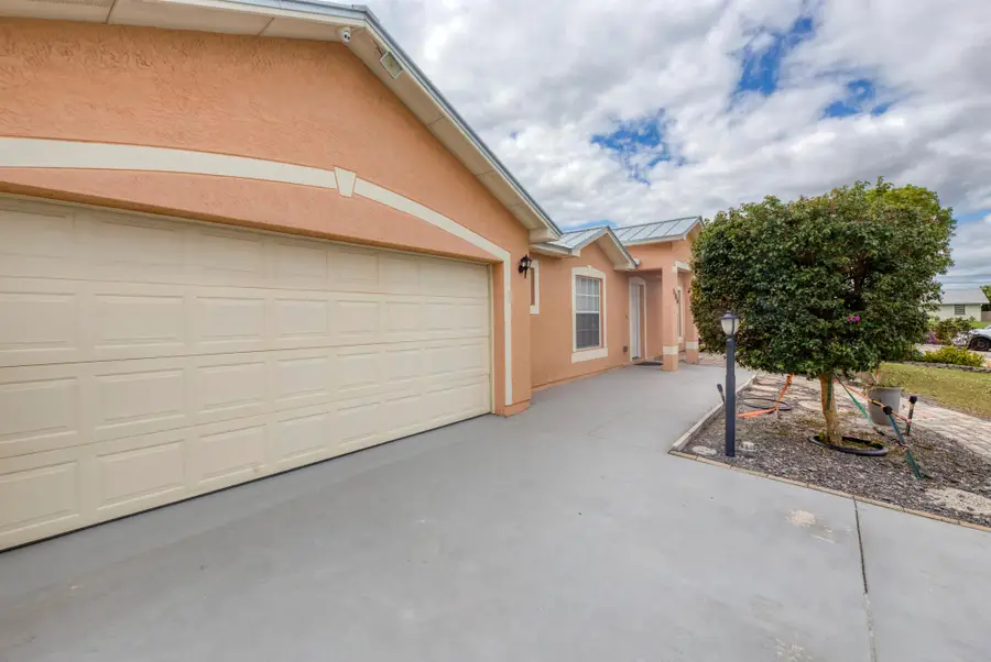 586 SW Kaabe Avenue, Port Saint Lucie, FL 34953 - Image #3