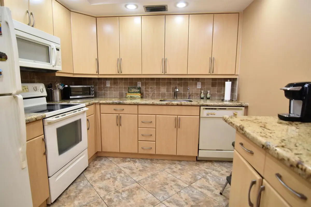 3020 Hythe B #3020b, Boca Raton, FL 33434 - Image #1